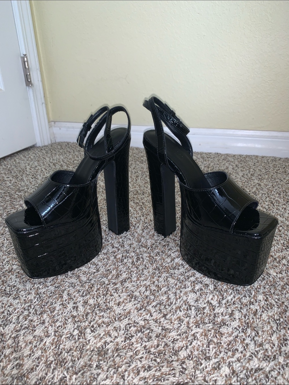 Dolls Kill Current Mood Devour Croc Platform Heels, Size 8